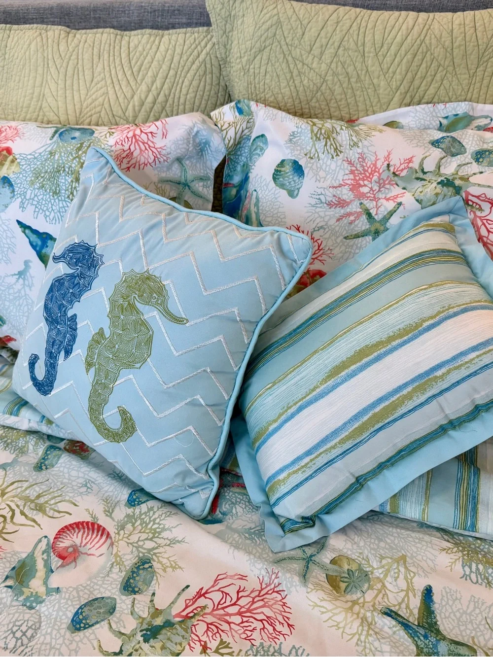 Coastal Queen Comforter Set w/shams & throw pillows